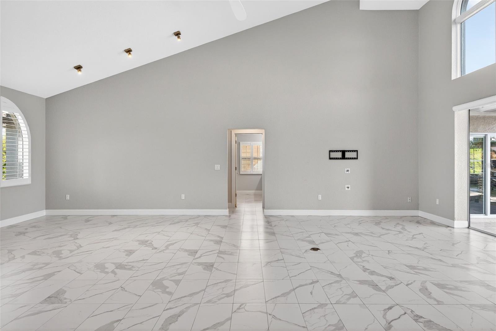 COUNTRY CLUB SHORES - Residential