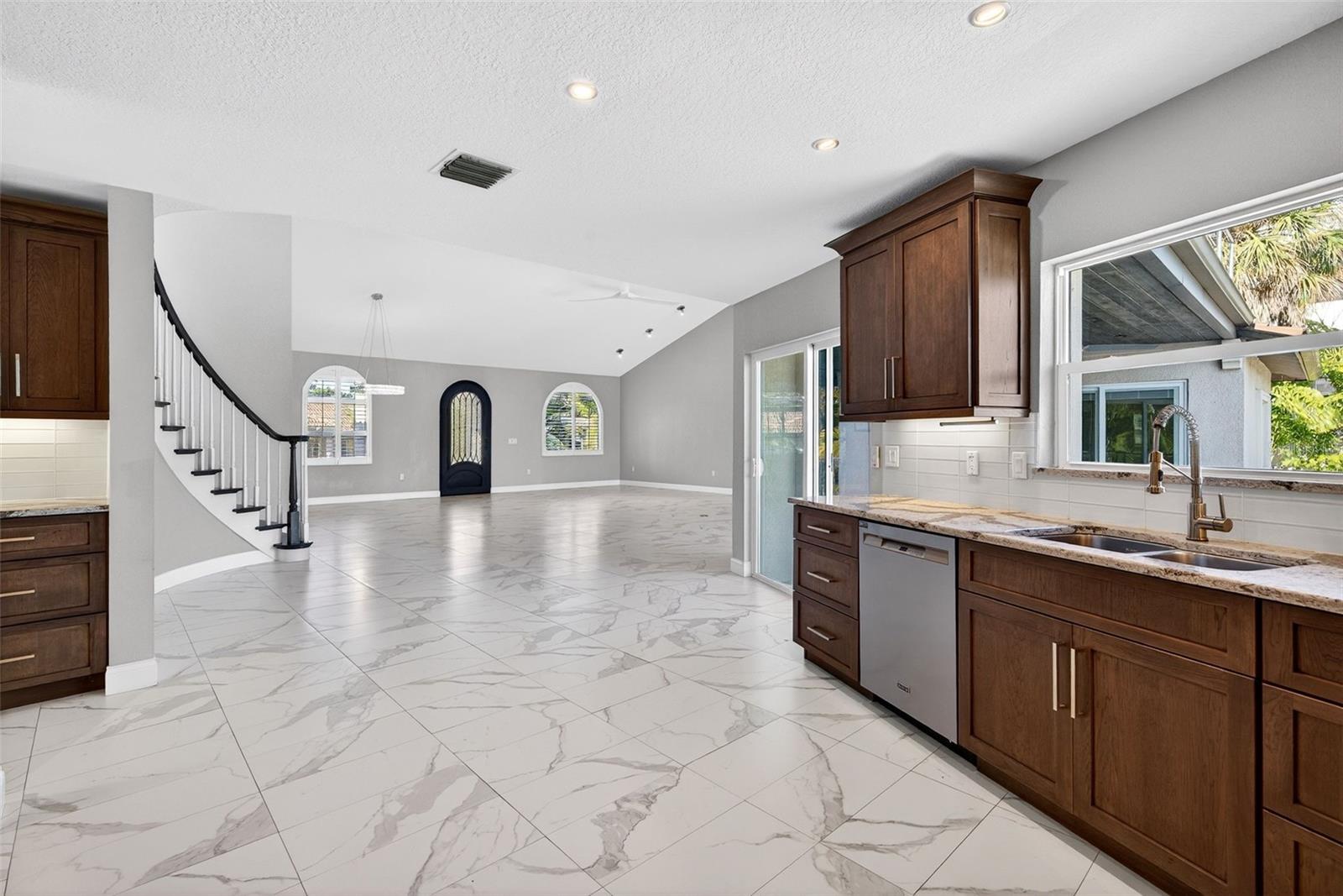 COUNTRY CLUB SHORES - Residential