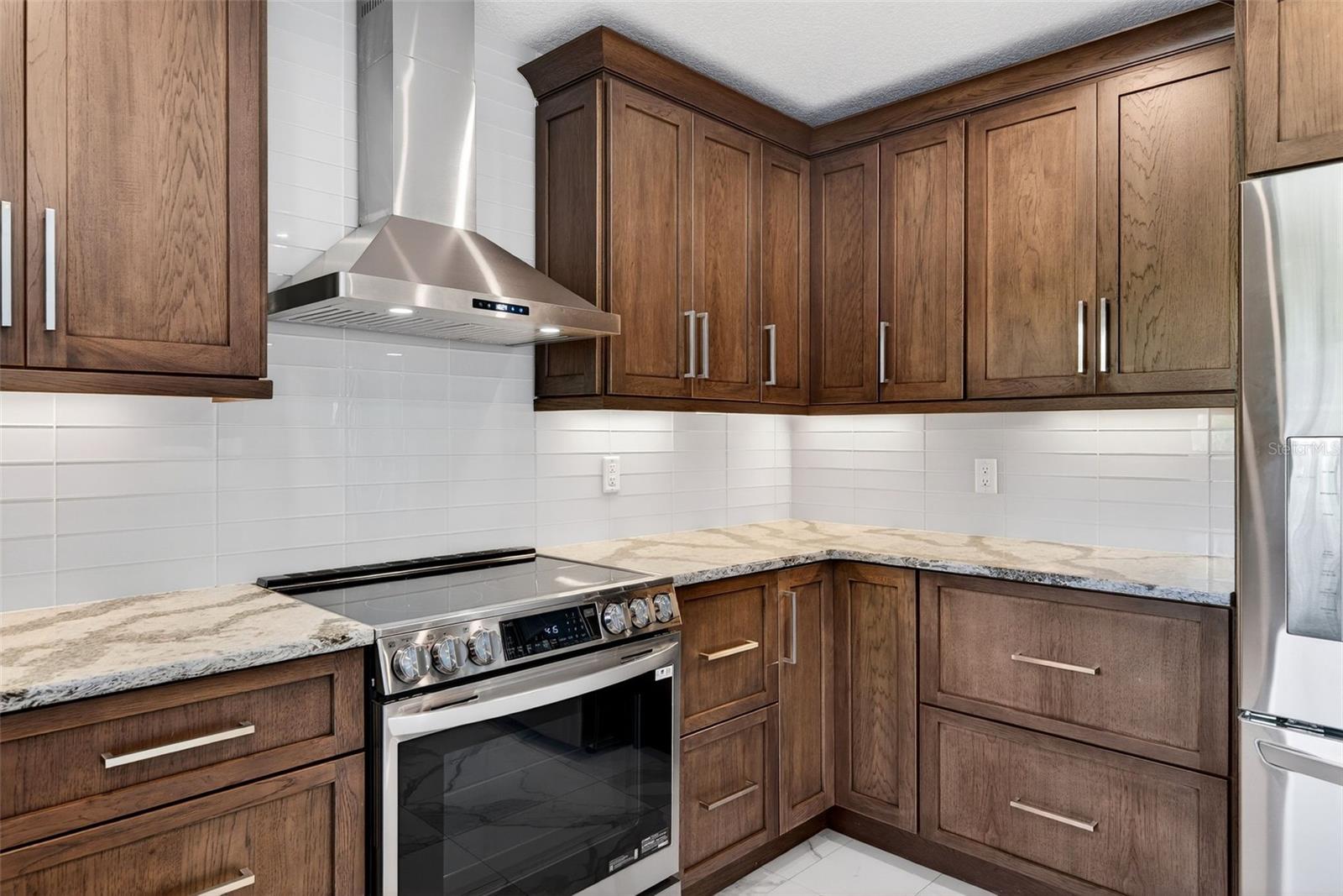 COUNTRY CLUB SHORES - Residential