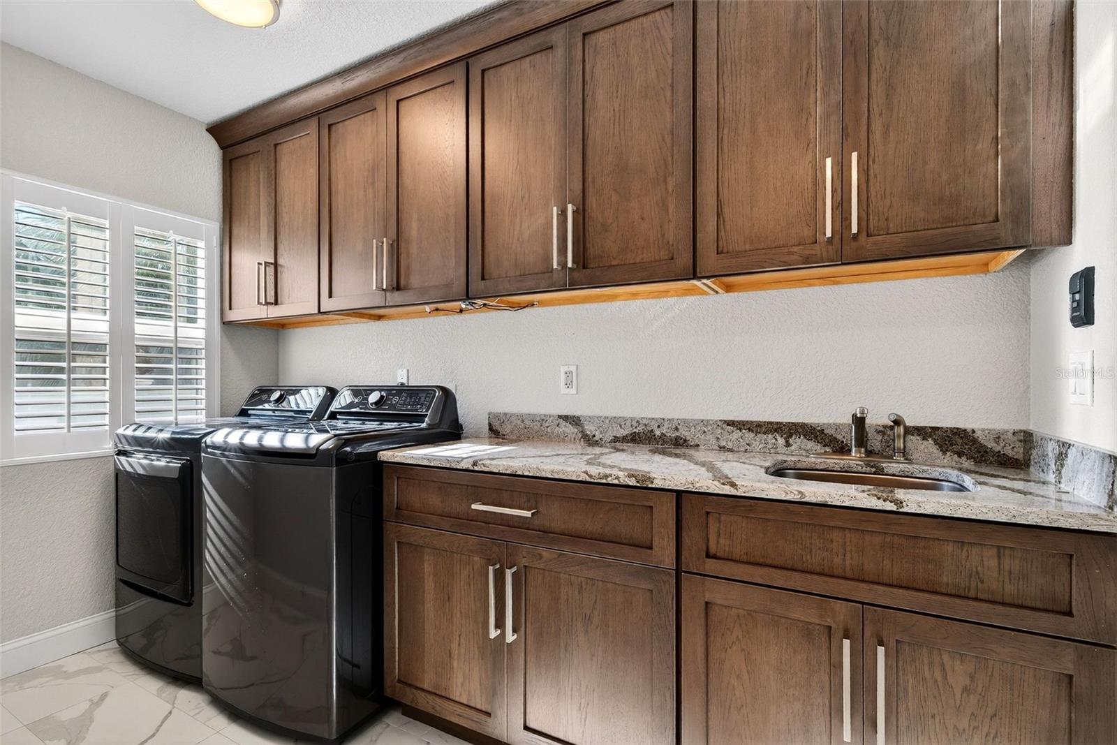 COUNTRY CLUB SHORES - Residential