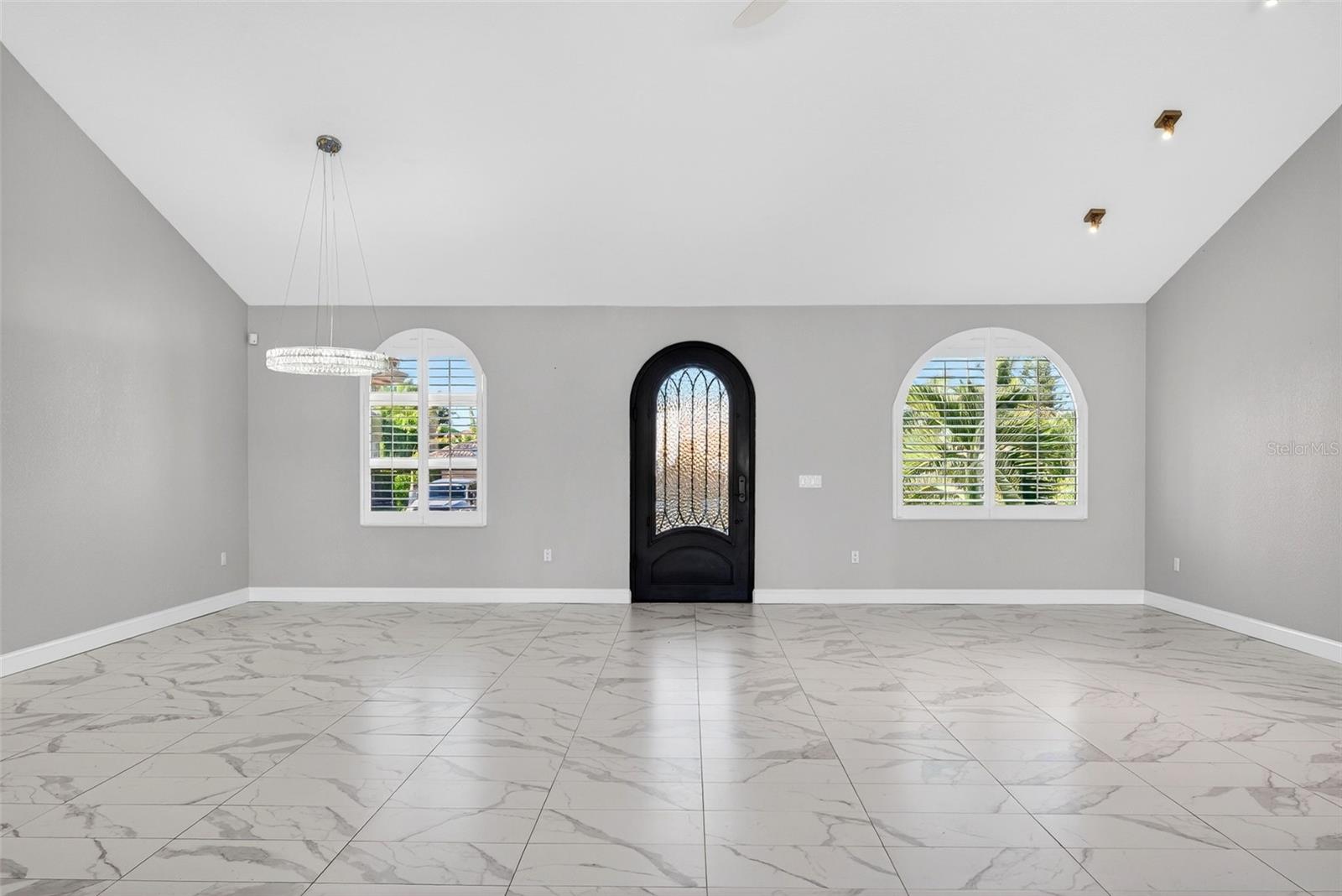 COUNTRY CLUB SHORES - Residential