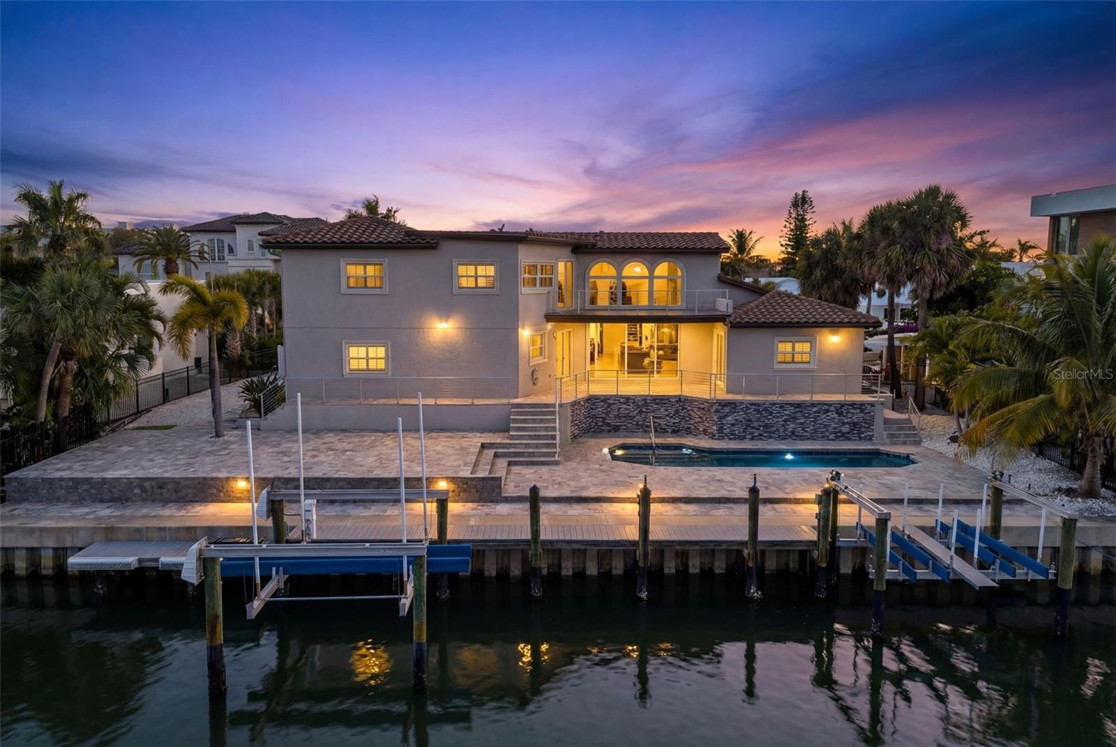 COUNTRY CLUB SHORES - Residential