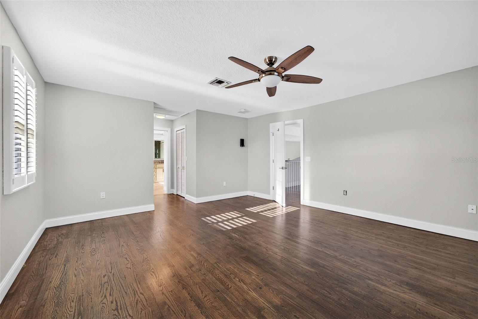 COUNTRY CLUB SHORES - Residential