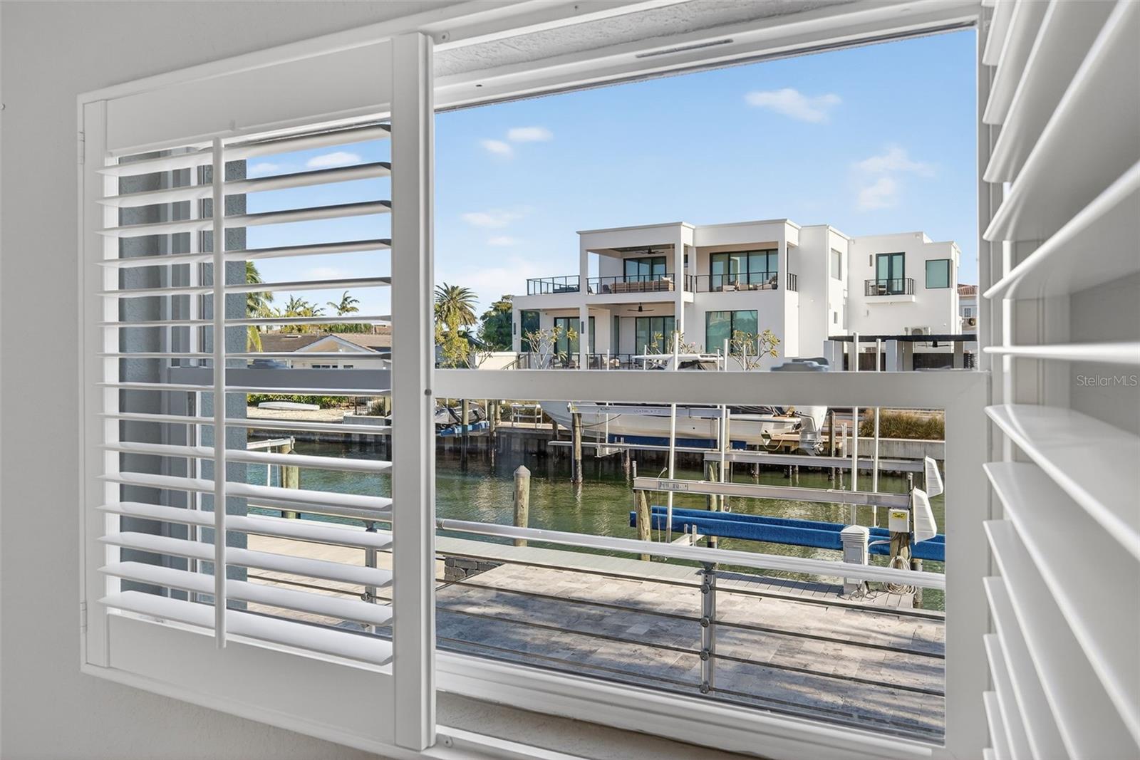 COUNTRY CLUB SHORES - Residential