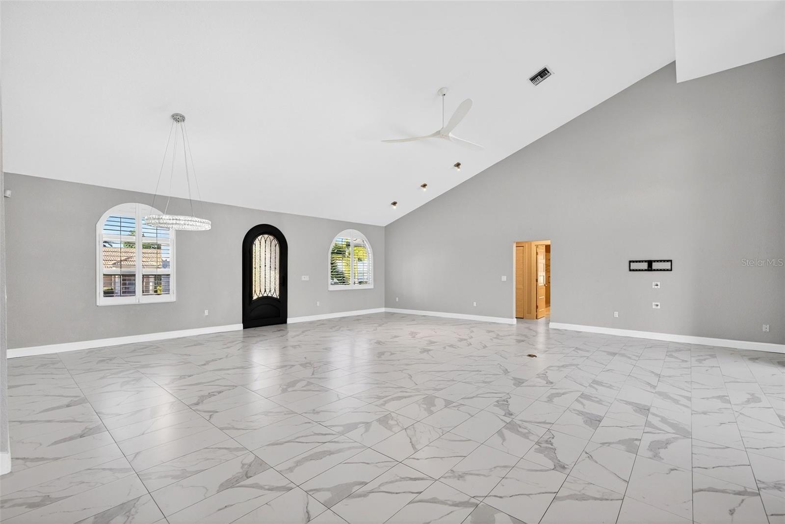 COUNTRY CLUB SHORES - Residential