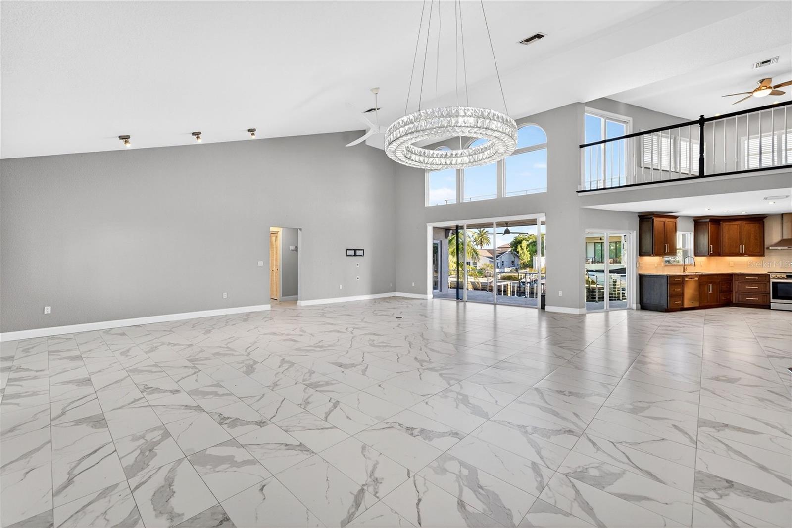 COUNTRY CLUB SHORES - Residential