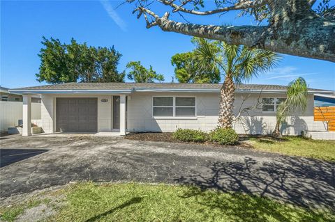 Photo of 11525 81st Place, Seminole, FL 33772 (MLS # TB8488843)