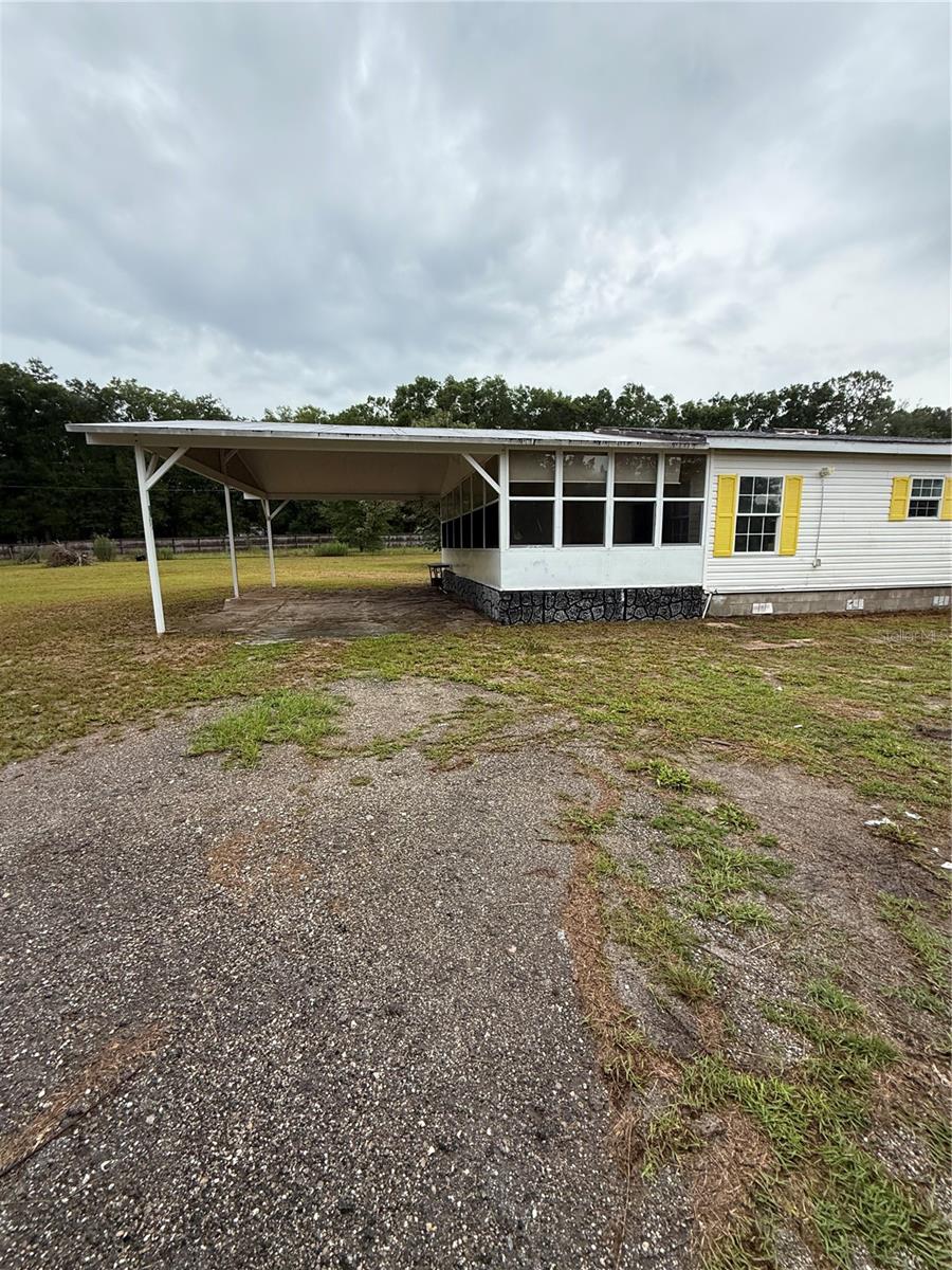 Come and see this spacious house with 3 bedrooms and 2 bedrooms, and two extra spaces that can be bedrooms with one having an external entrance. This house will have a new roof at closing and is located in the highly seek community of Hammock Ridge with one acre of land. The property is completely fenced and has a newer well pump. Come and see as it won't last. NO HOA and comes with a shed.
