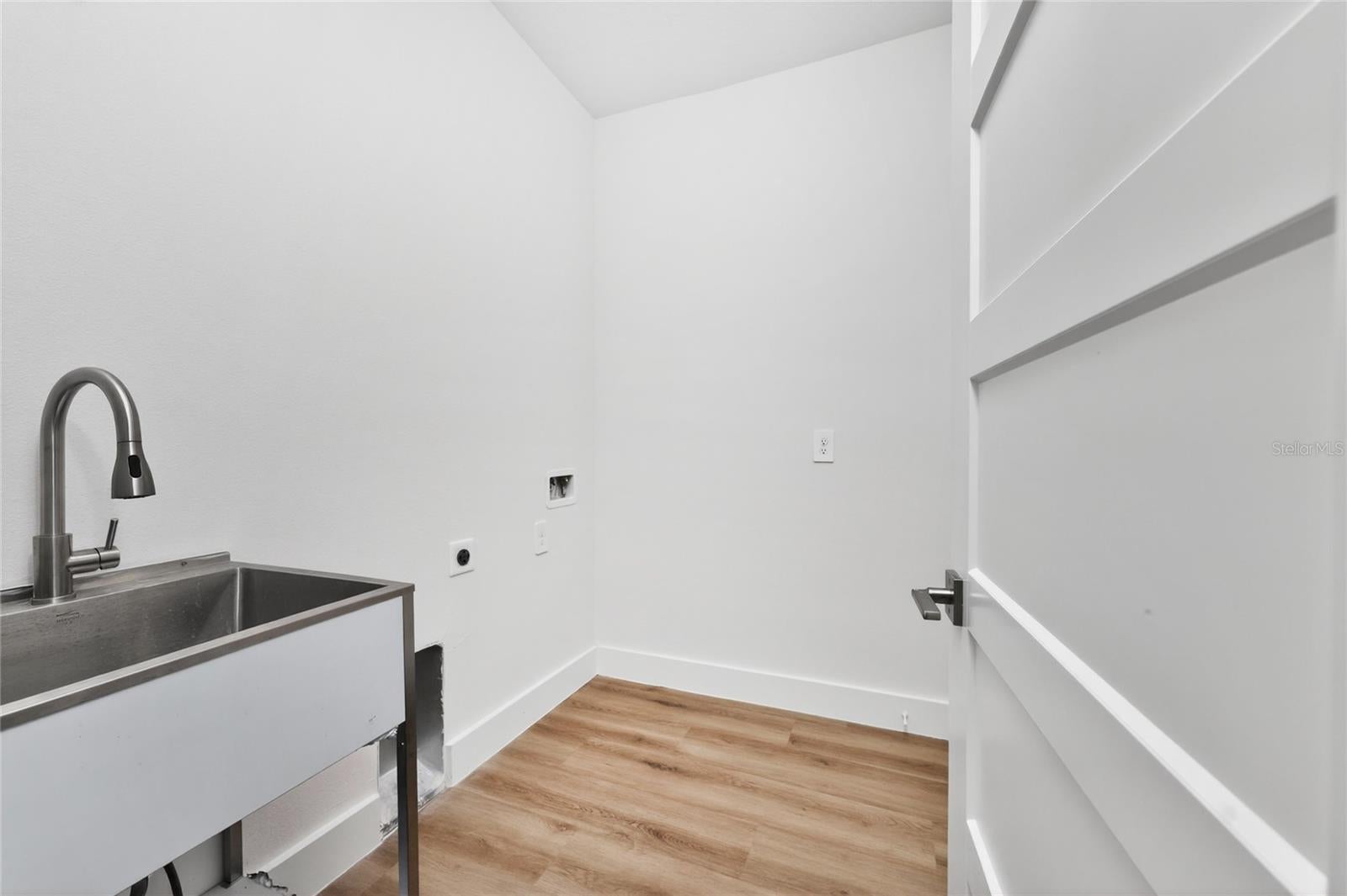 ROTONDA LAKES - Residential