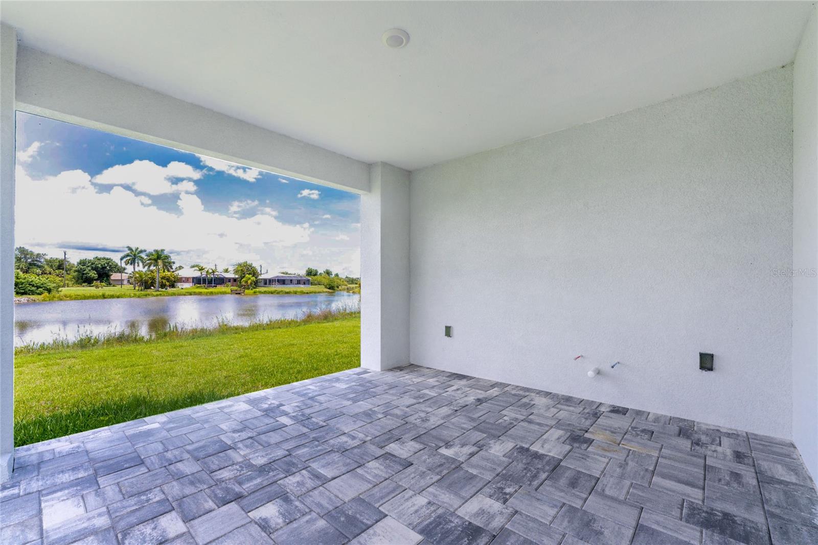 ROTONDA LAKES - Residential