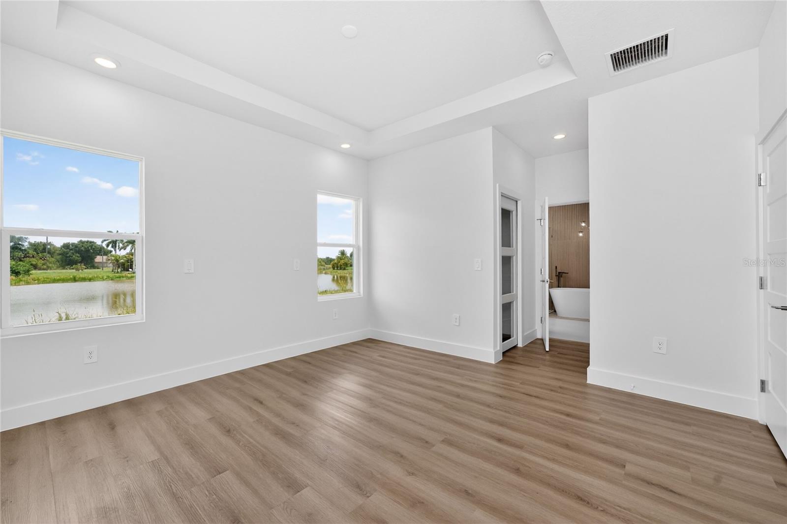 ROTONDA LAKES - Residential