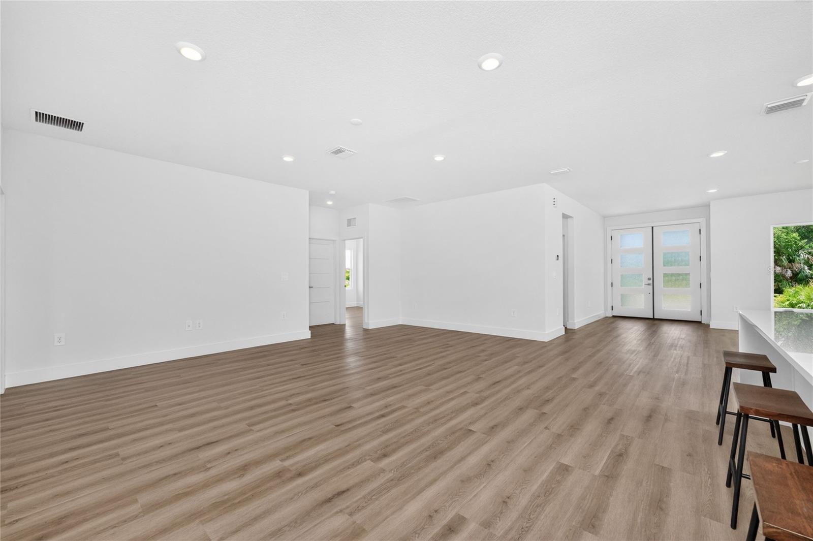 ROTONDA LAKES - Residential