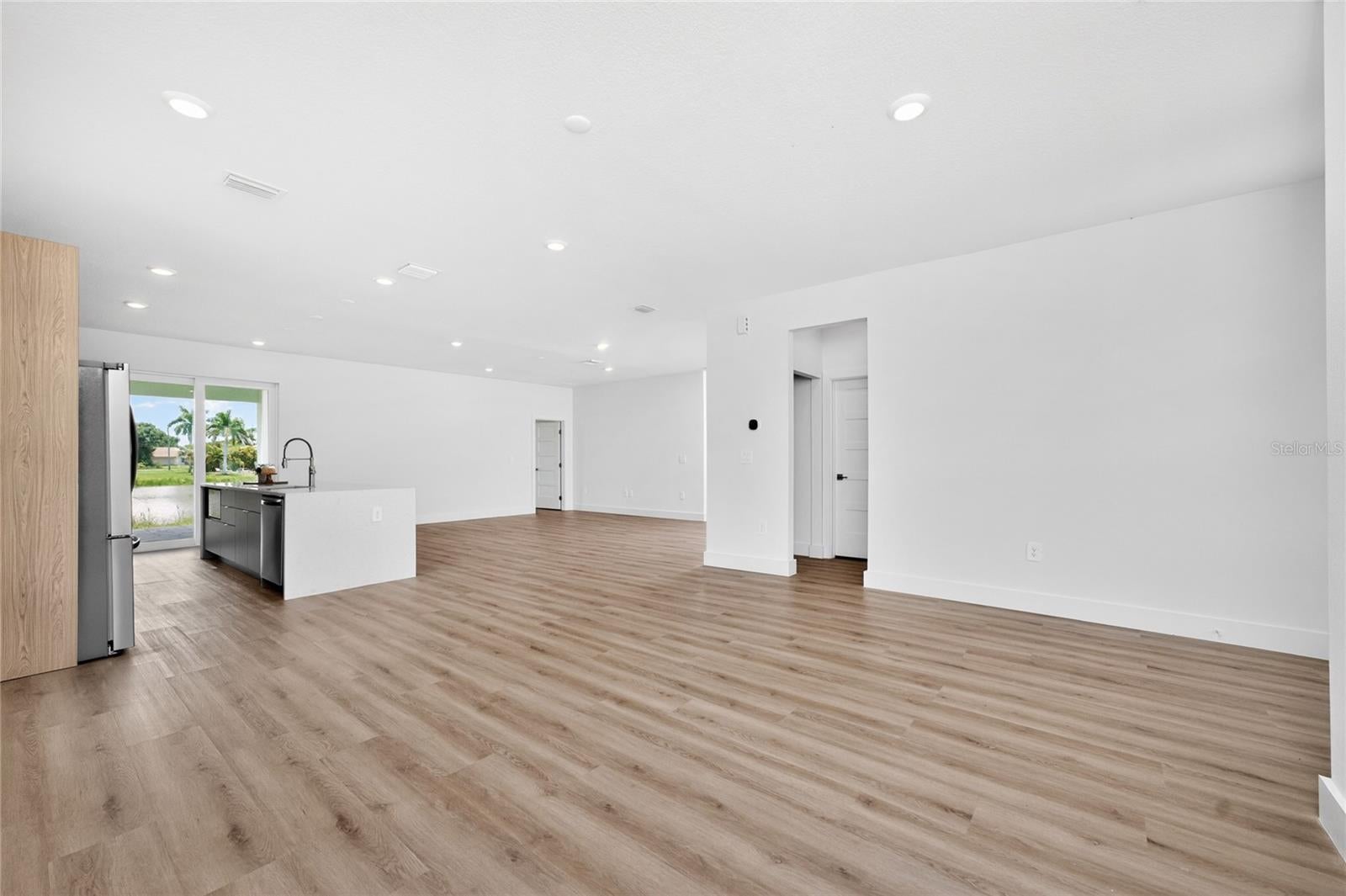 ROTONDA LAKES - Residential