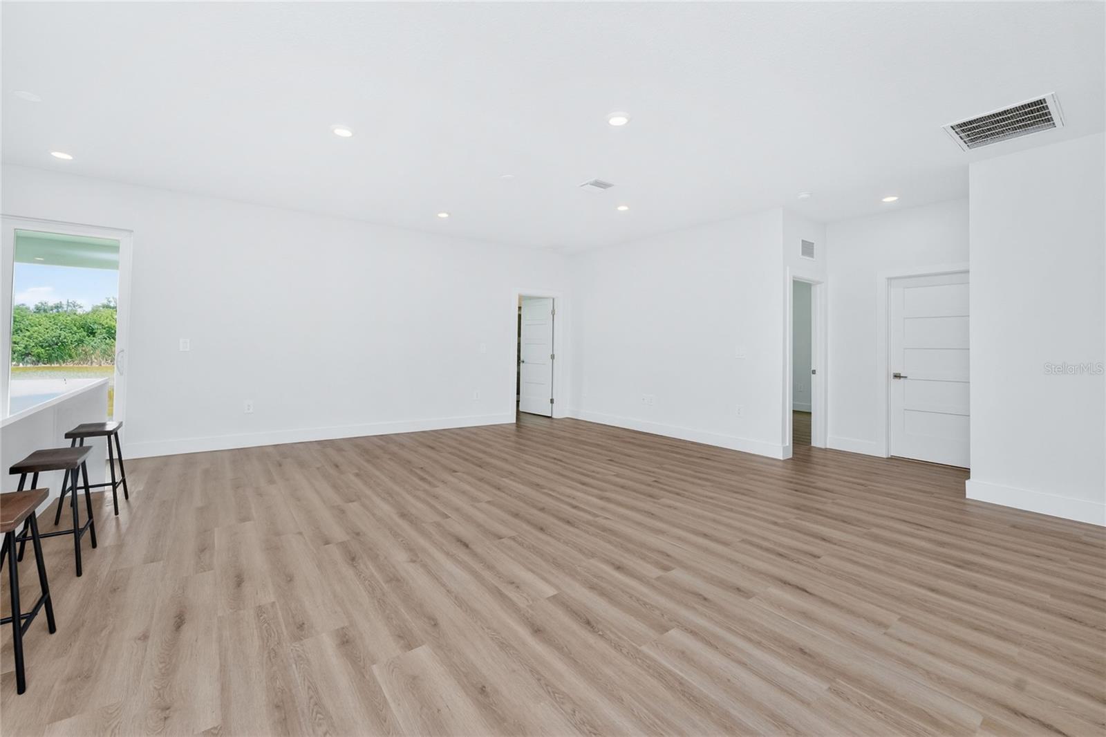 ROTONDA LAKES - Residential