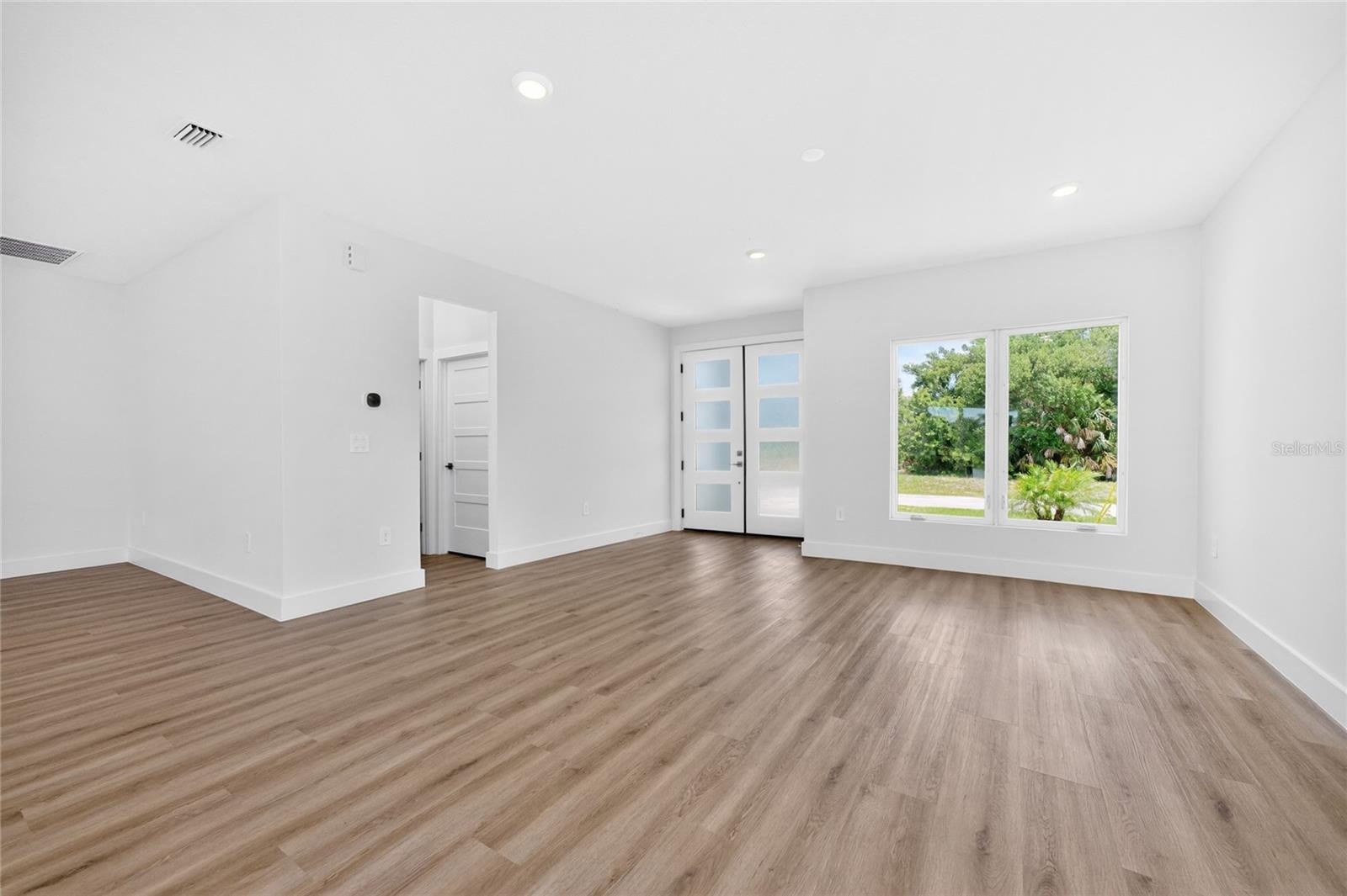 ROTONDA LAKES - Residential