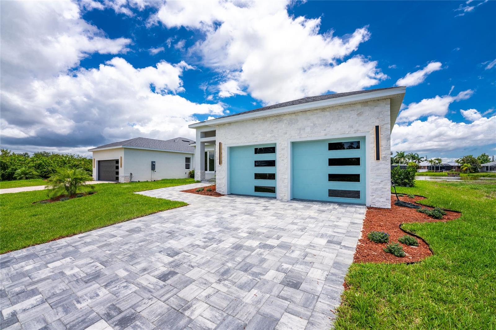 ROTONDA LAKES - Residential