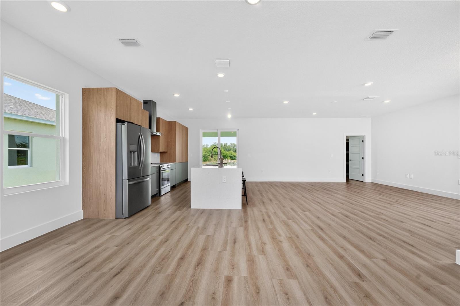 ROTONDA LAKES - Residential