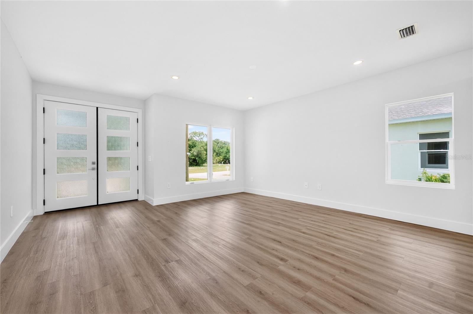 ROTONDA LAKES - Residential