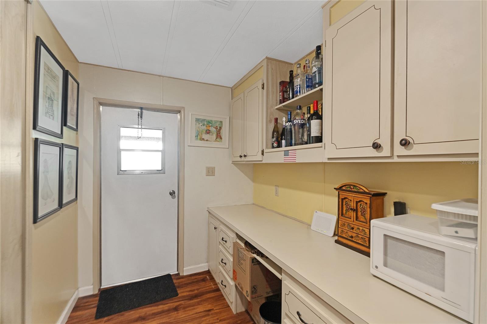 BANBURY VILLAGE CONDO - Residential