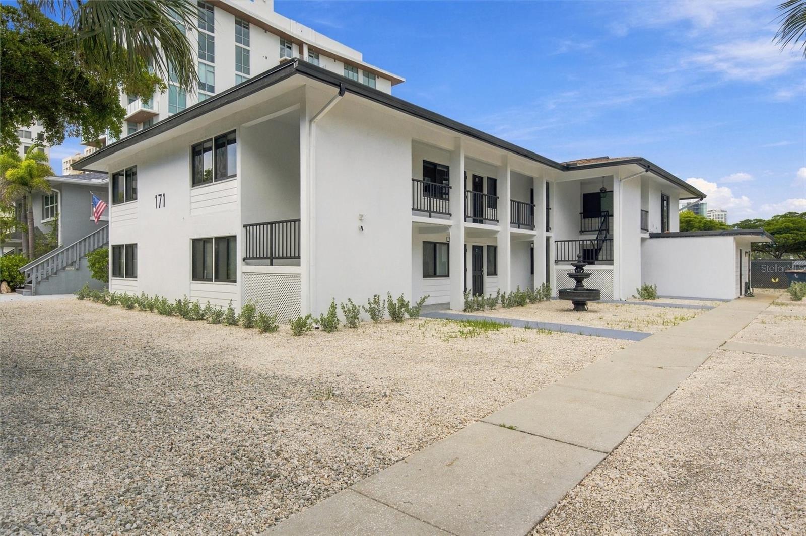 171 GOLDEN GATE POINT