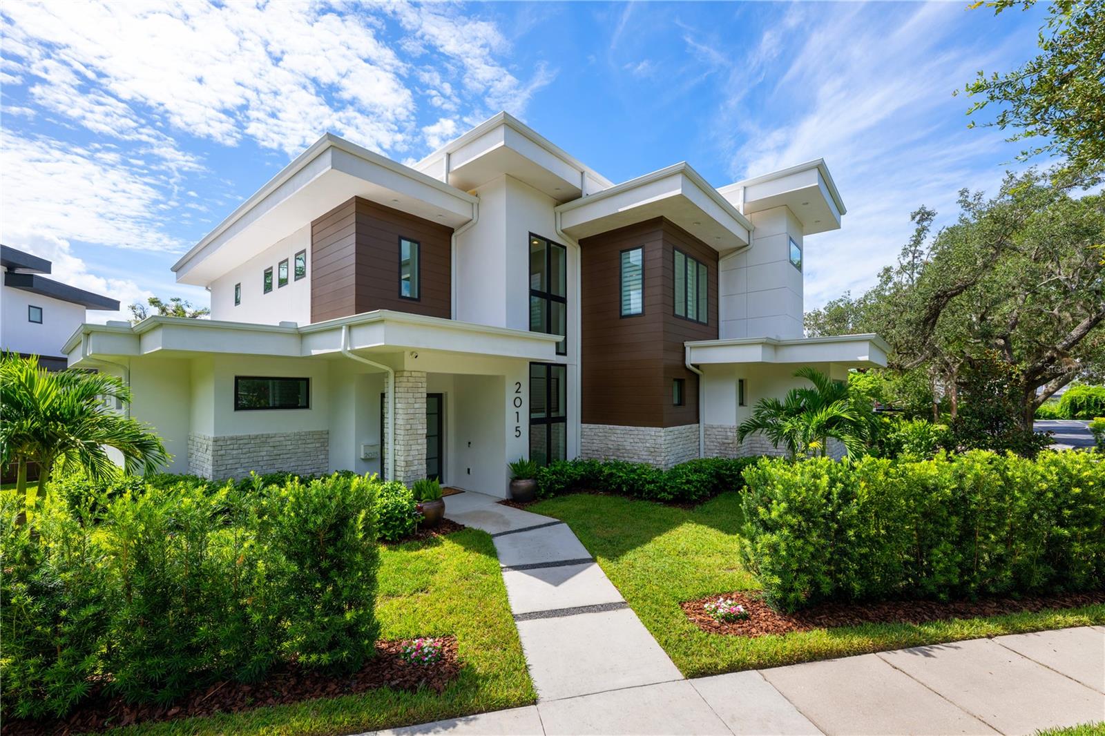 2015 N PARK AVENUE