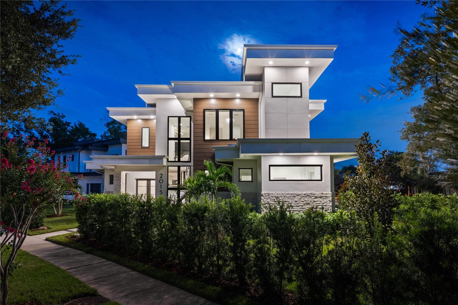 2015 N PARK AVENUE