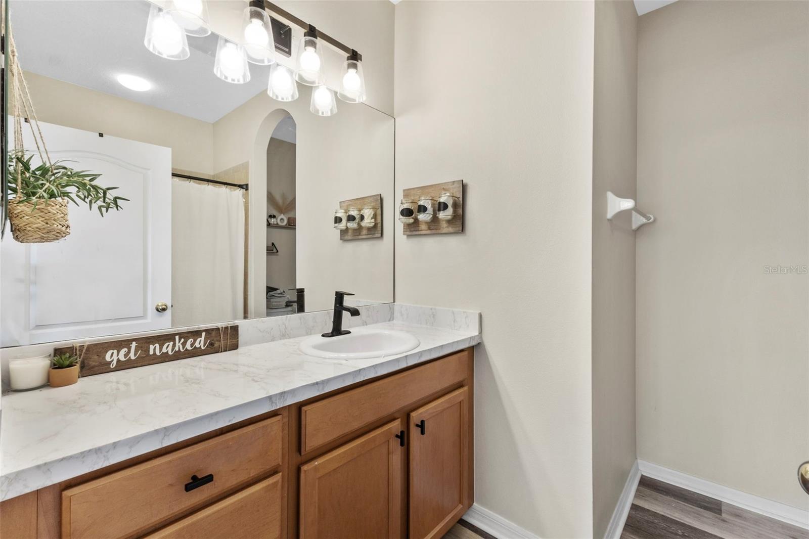 TOWNS AT LAKESIDE - Residential Lease