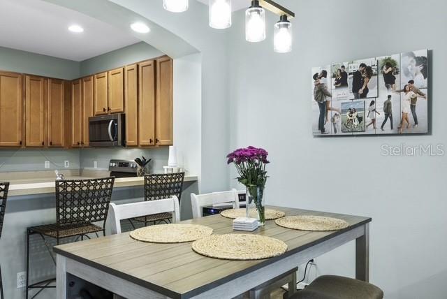 TOWNS AT LAKESIDE - Residential Lease