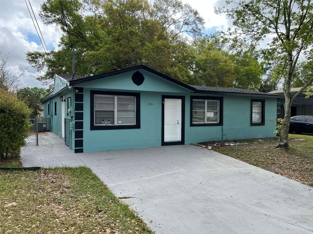 Photo of 1601 Crooms Avenue, Orlando, FL 32805 (MLS # S5145901)