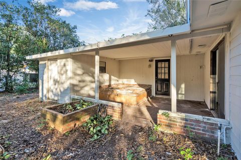 A home in LAKELAND