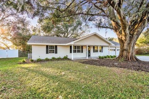 A home in LAKELAND