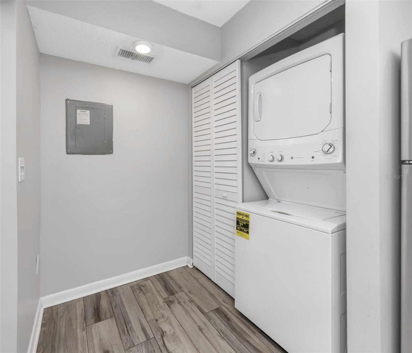 PINE RIDGE AT LAKE TARPON VILLAGE - Residential