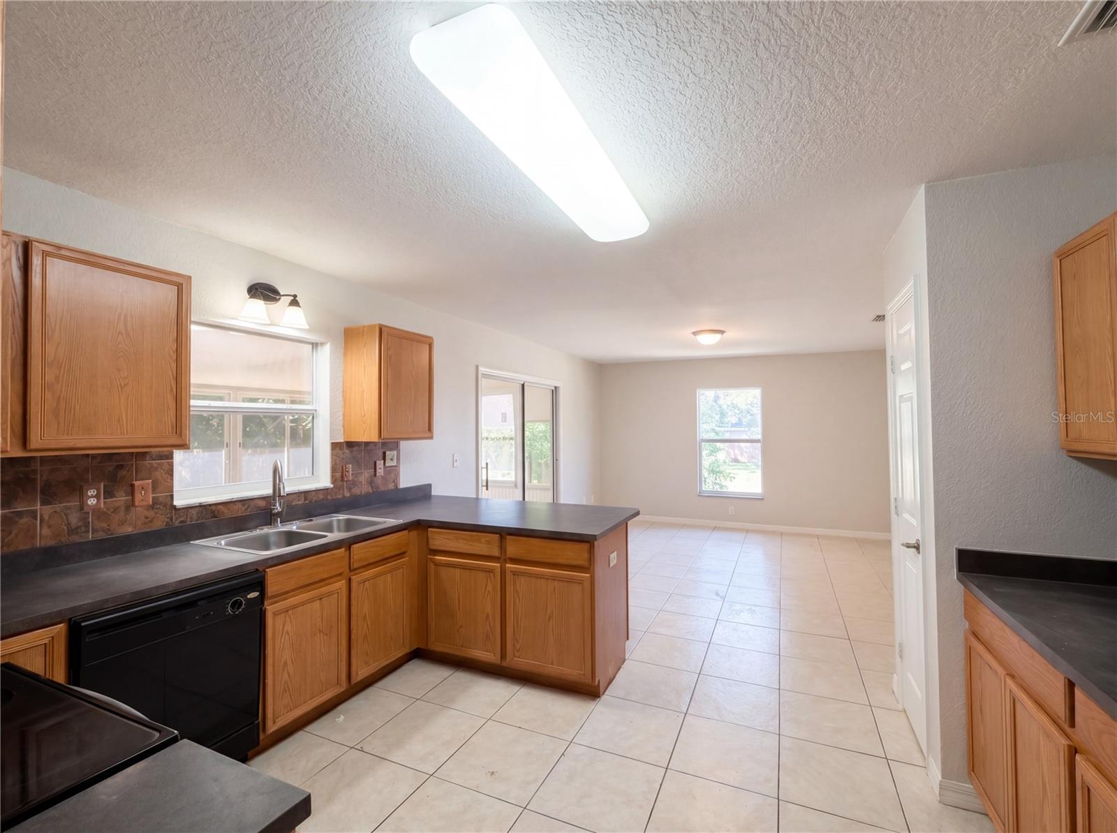 SILVER SPGS SHORES UN 08 - Residential