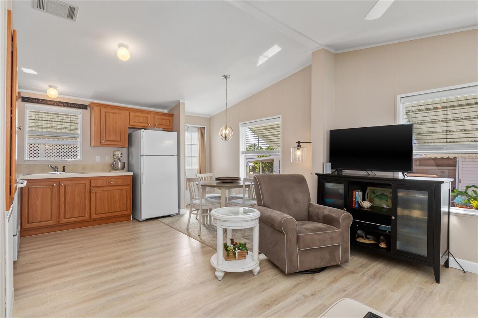 LAZY LAGOON UN 51B - Residential