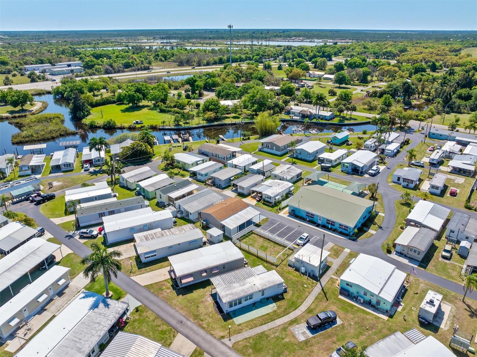 LAZY LAGOON UN 51B - Residential