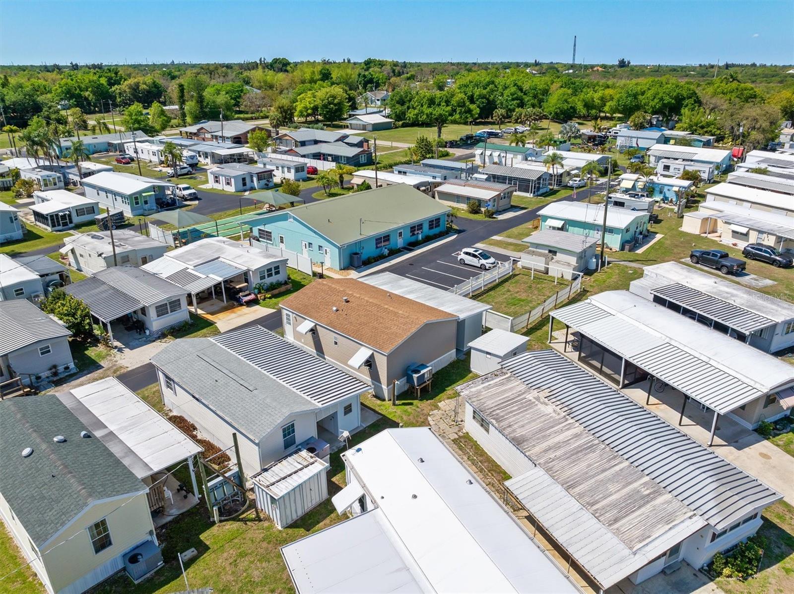 LAZY LAGOON UN 51B - Residential