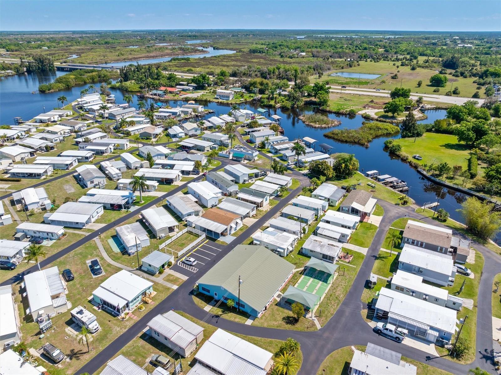 LAZY LAGOON UN 51B - Residential