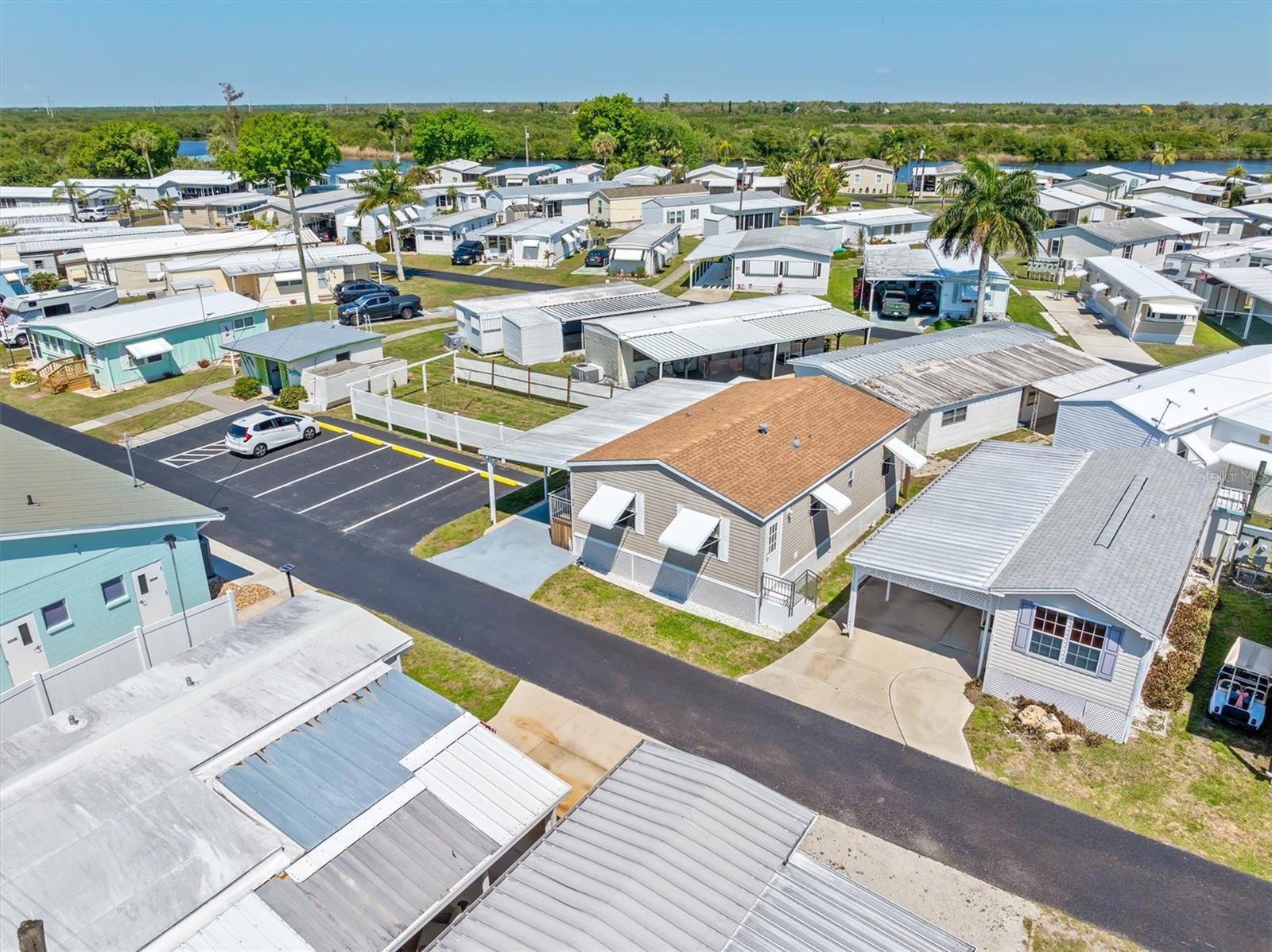 LAZY LAGOON UN 51B - Residential