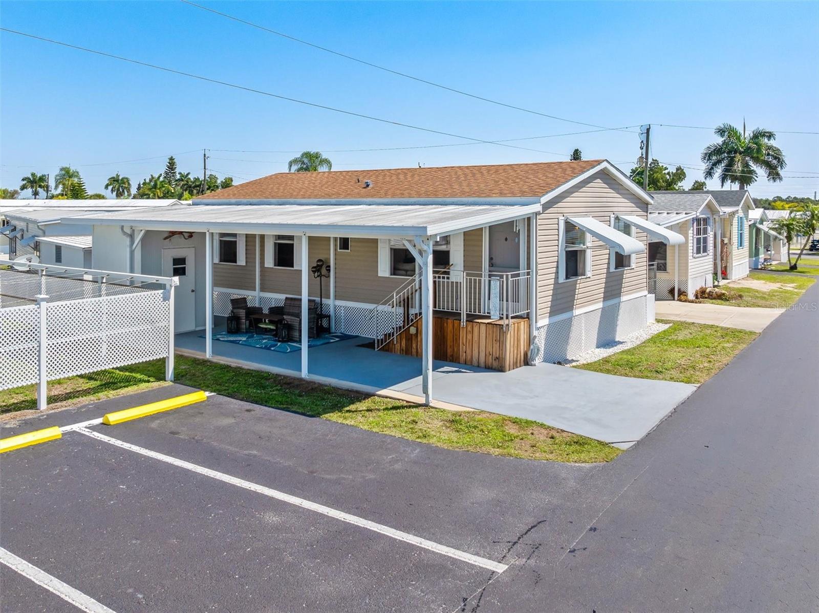 LAZY LAGOON UN 51B - Residential