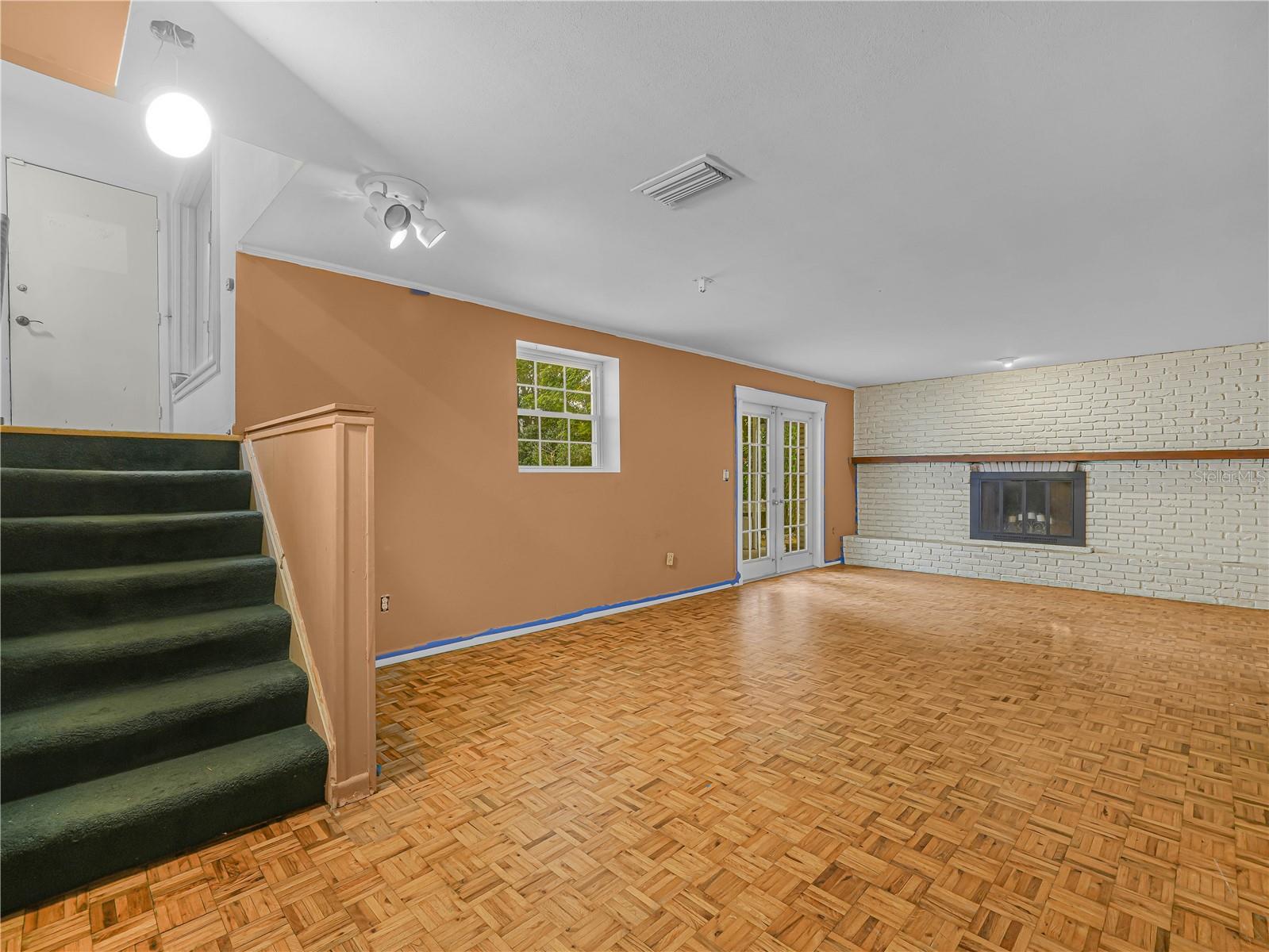 LAKEWOOD - Residential