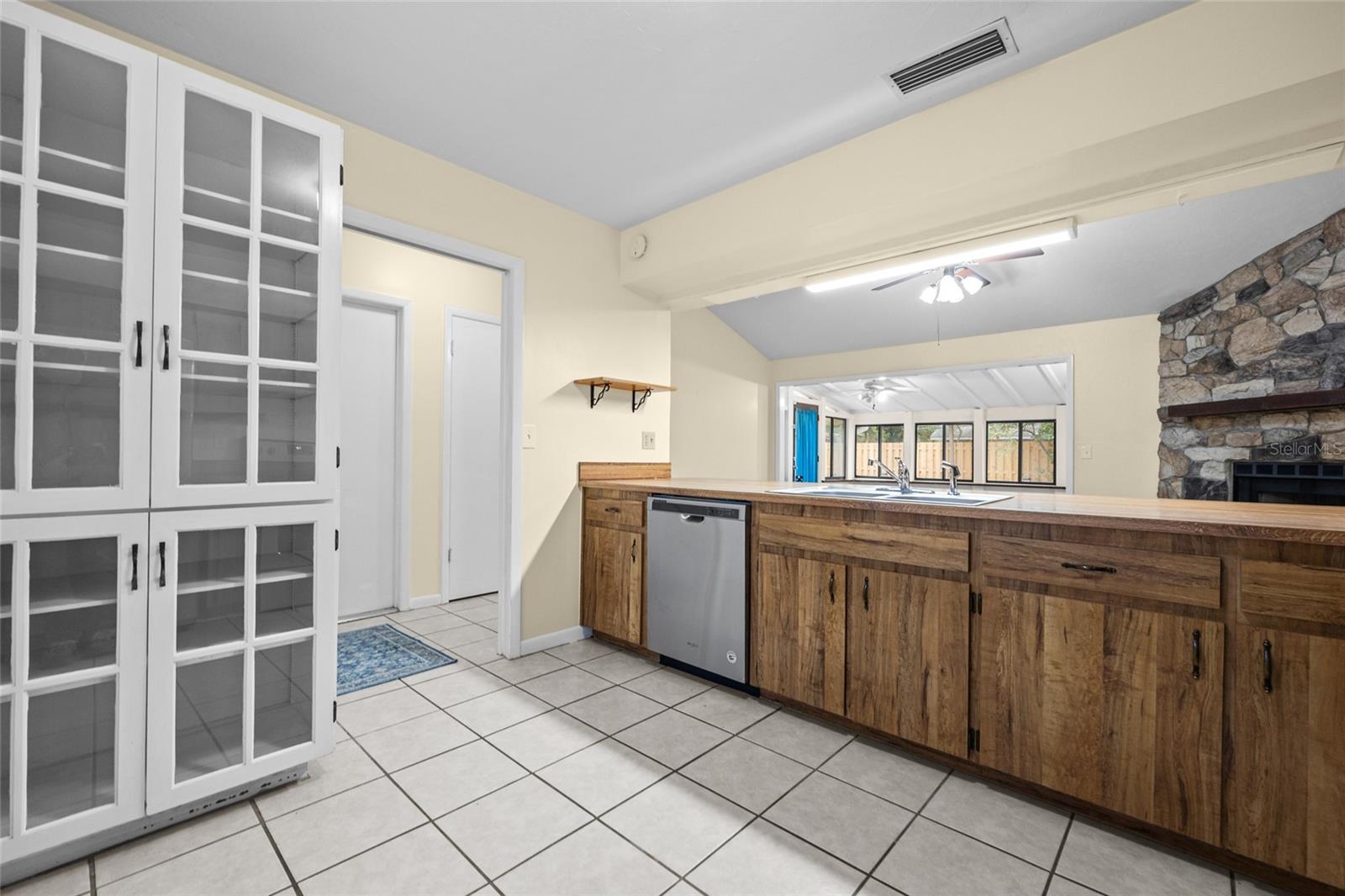 SPRINGTREE VII - Residential