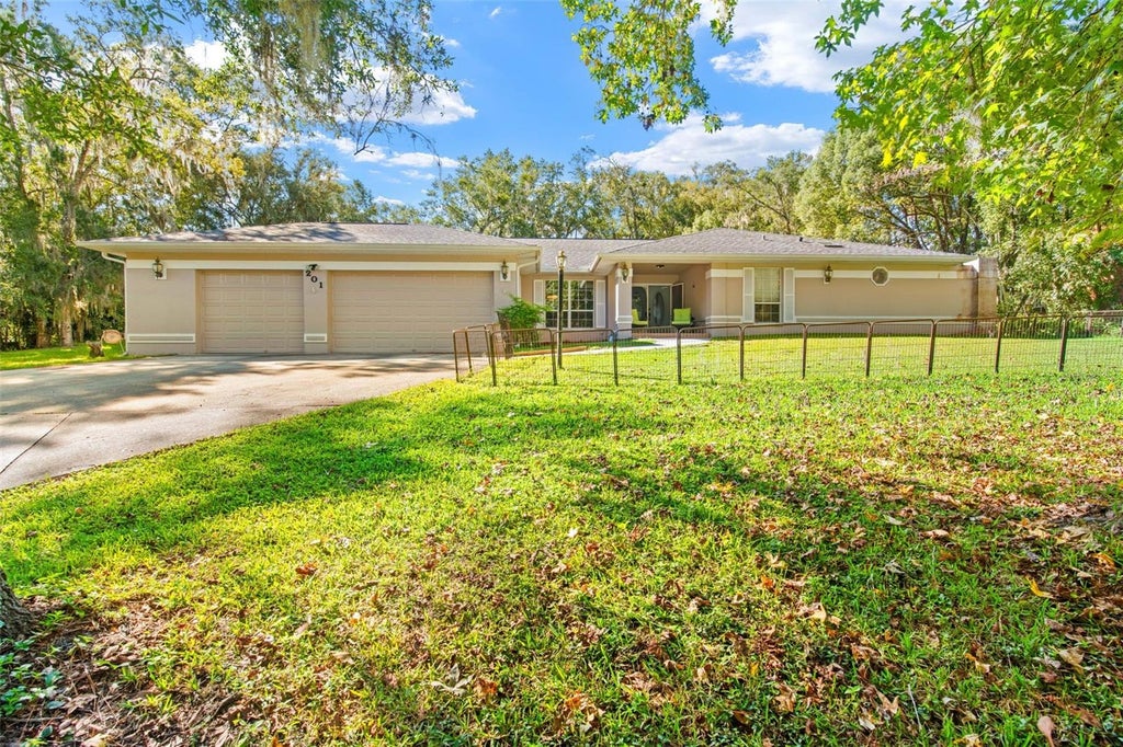 Photo of 201 Sunset Drive, Brooksville, FL 34601 (MLS # TB8556299)