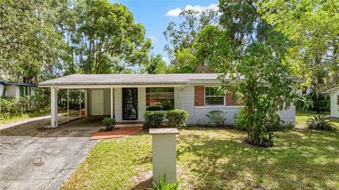 Photo of 929 SE 9th Place, Gainesville, FL 32601 (MLS # GC534266) Photo of 929 SE 9th Place, Gainesville, FL 32601 (MLS # GC534266)
