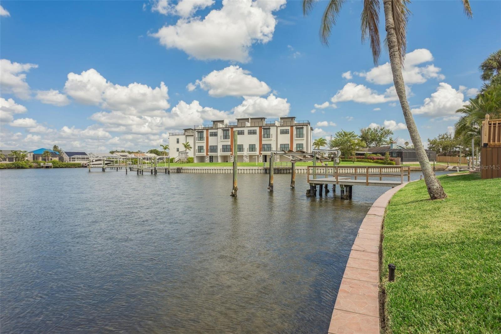 APOLLO BEACH - Residential