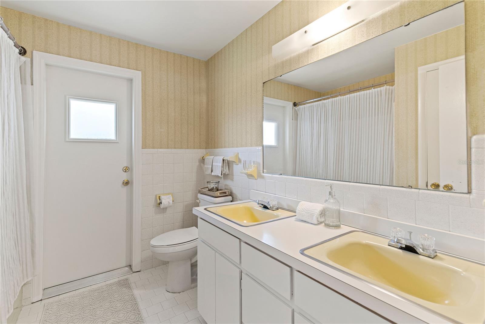 ROBERTA PLACE - Residential