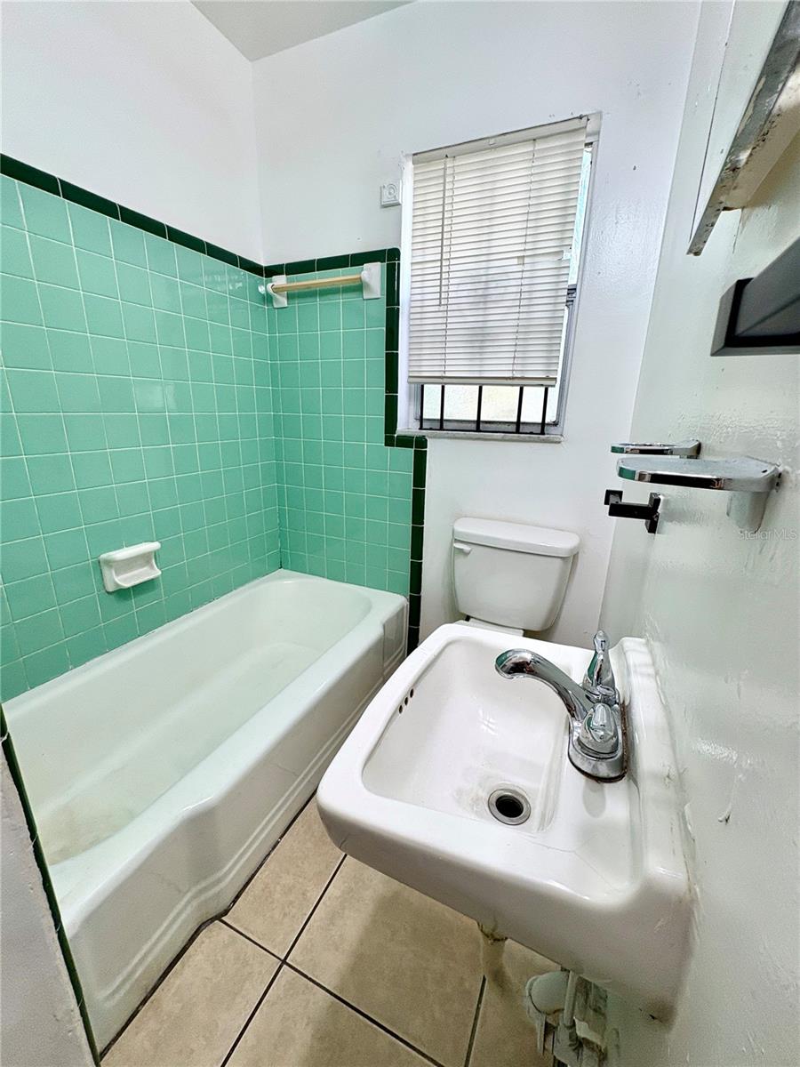 EL CERRO - Residential Lease