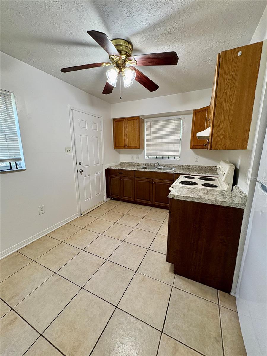 EL CERRO - Residential Lease