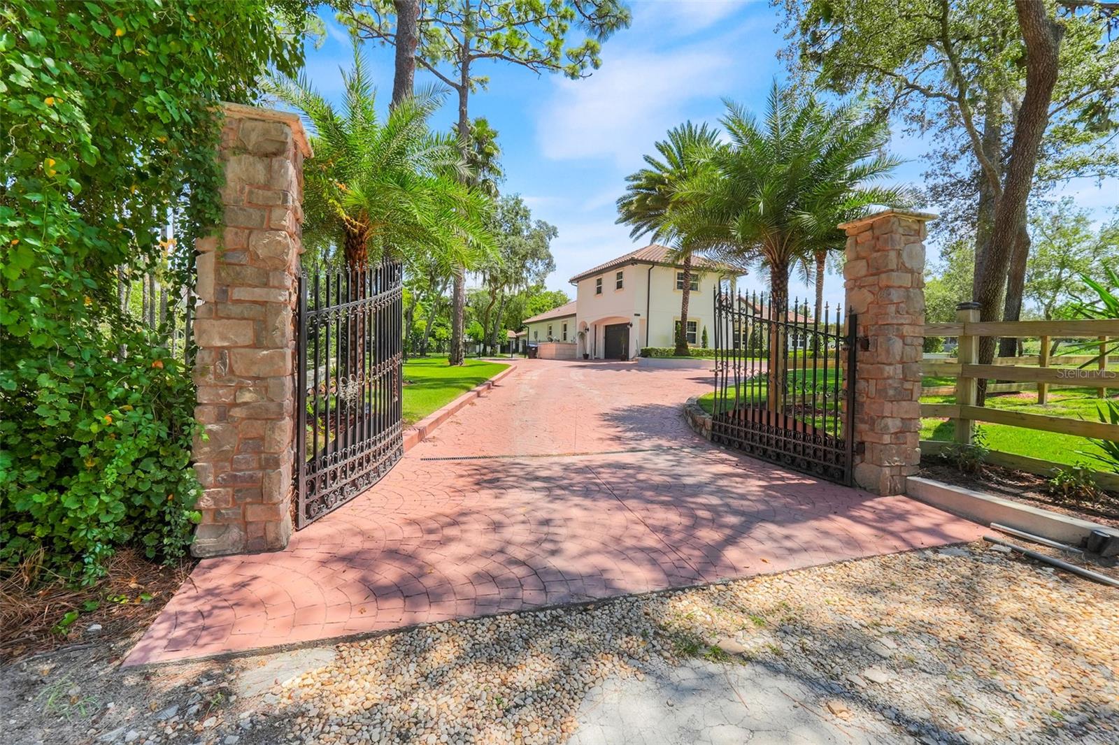 4943 N APOPKA VINELAND ROAD