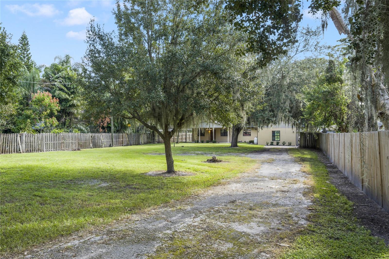 5625 CHIPOLA CIRCLE