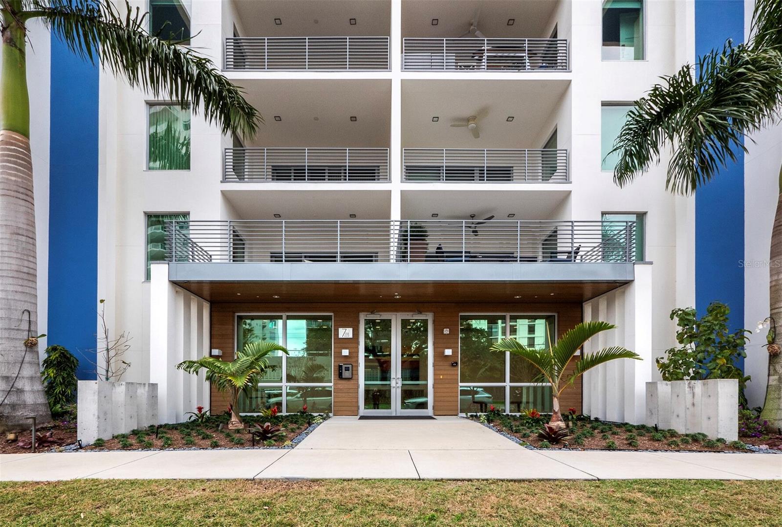 7 ONE ONE PALM - Residential